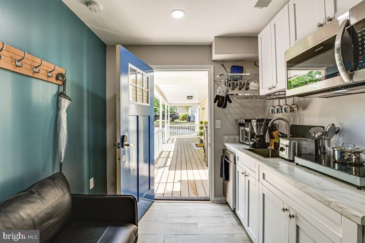 6604 Oak St #C - Photo 3 of 13