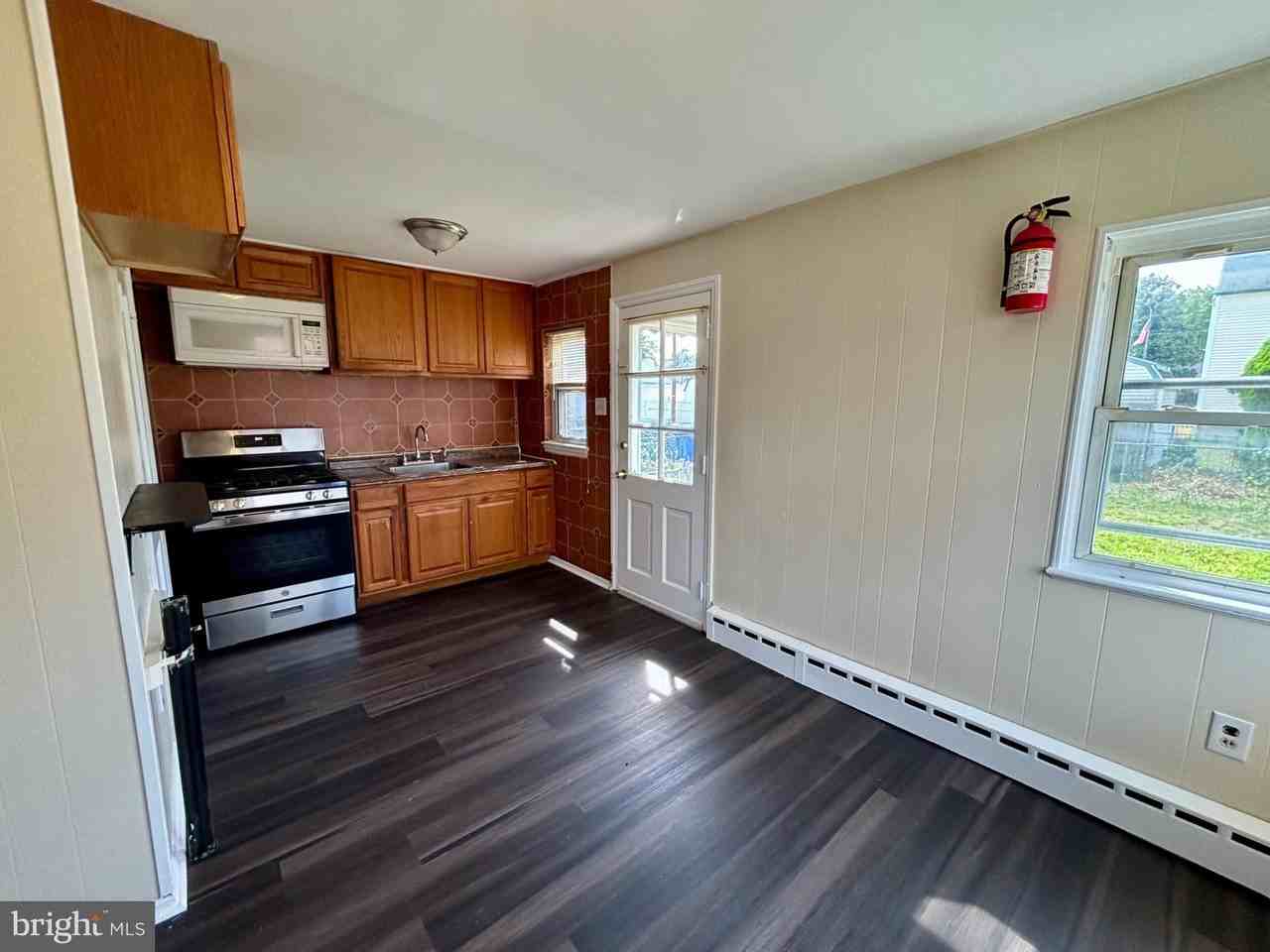 44 W 3rd St - Photo 4 of 11
