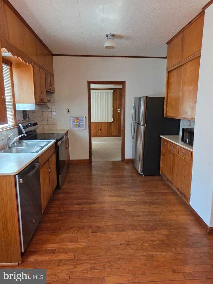 314 Victoria St - Photo 2 of 23