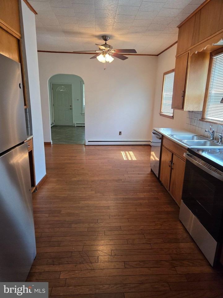 314 Victoria St - Photo 3 of 23