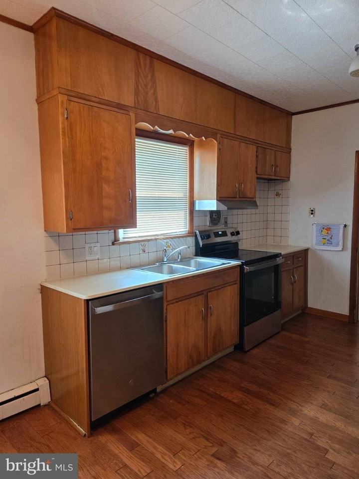 314 Victoria St - Photo 4 of 23