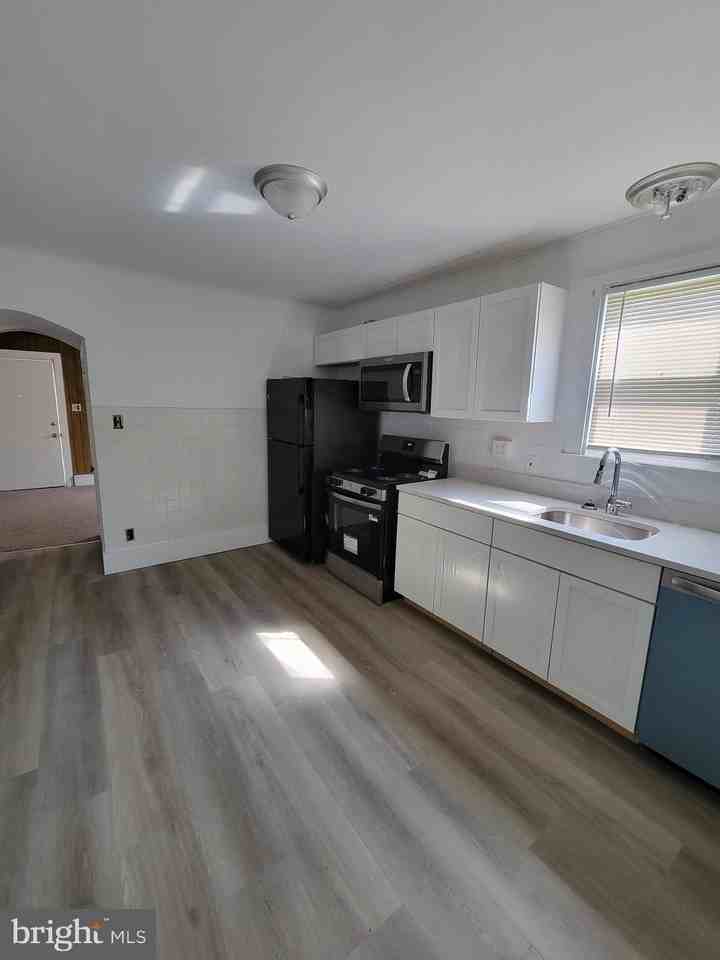 237 S Franklin St - Photo 5 of 15