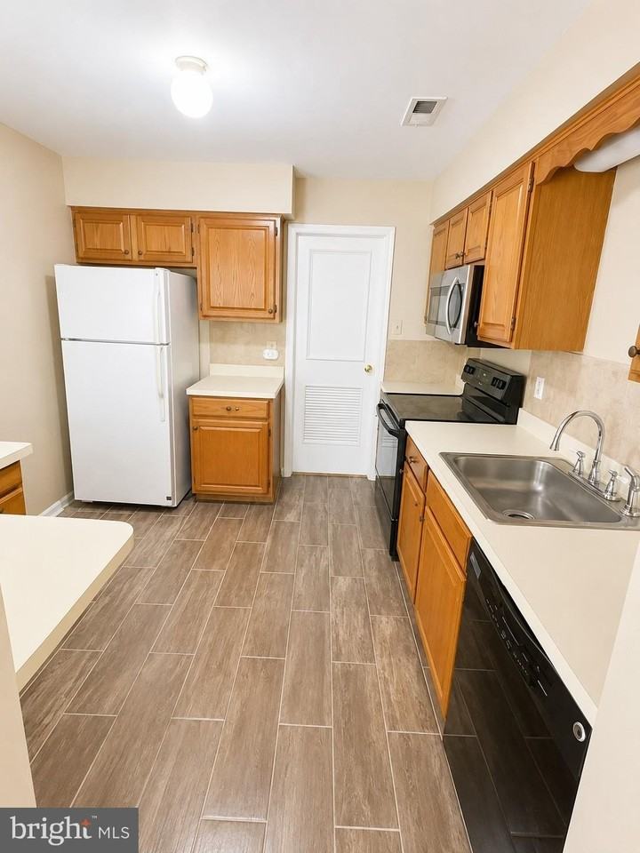 612 Mews Dr - Photo 5 of 19