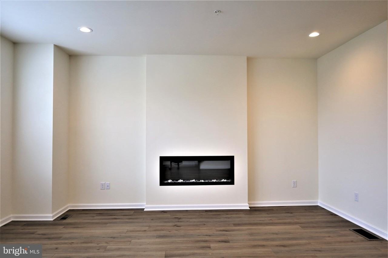 61 Becker Dr - Photo 6 of 33
