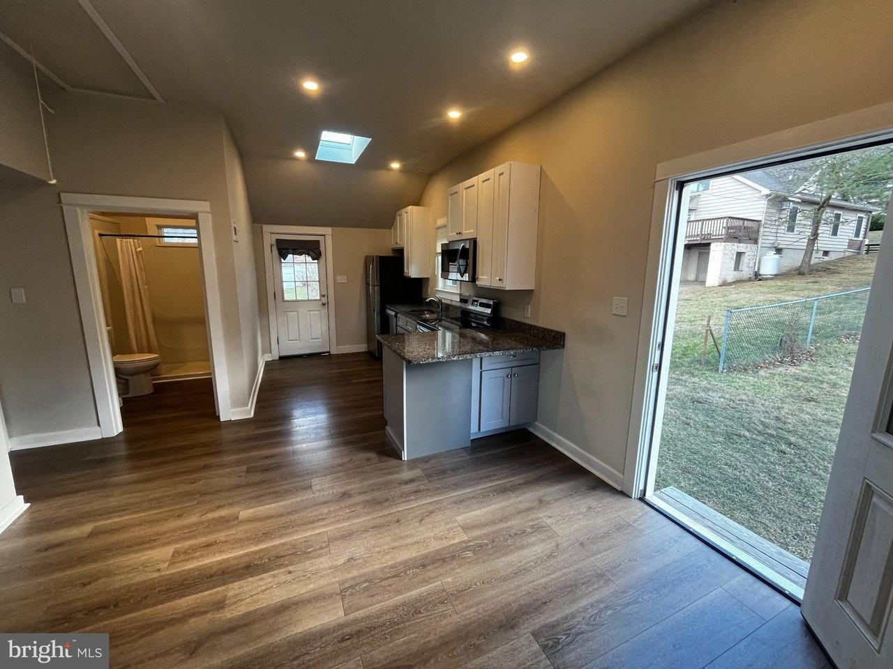 3718 Norwood Ave - Photo 5 of 16