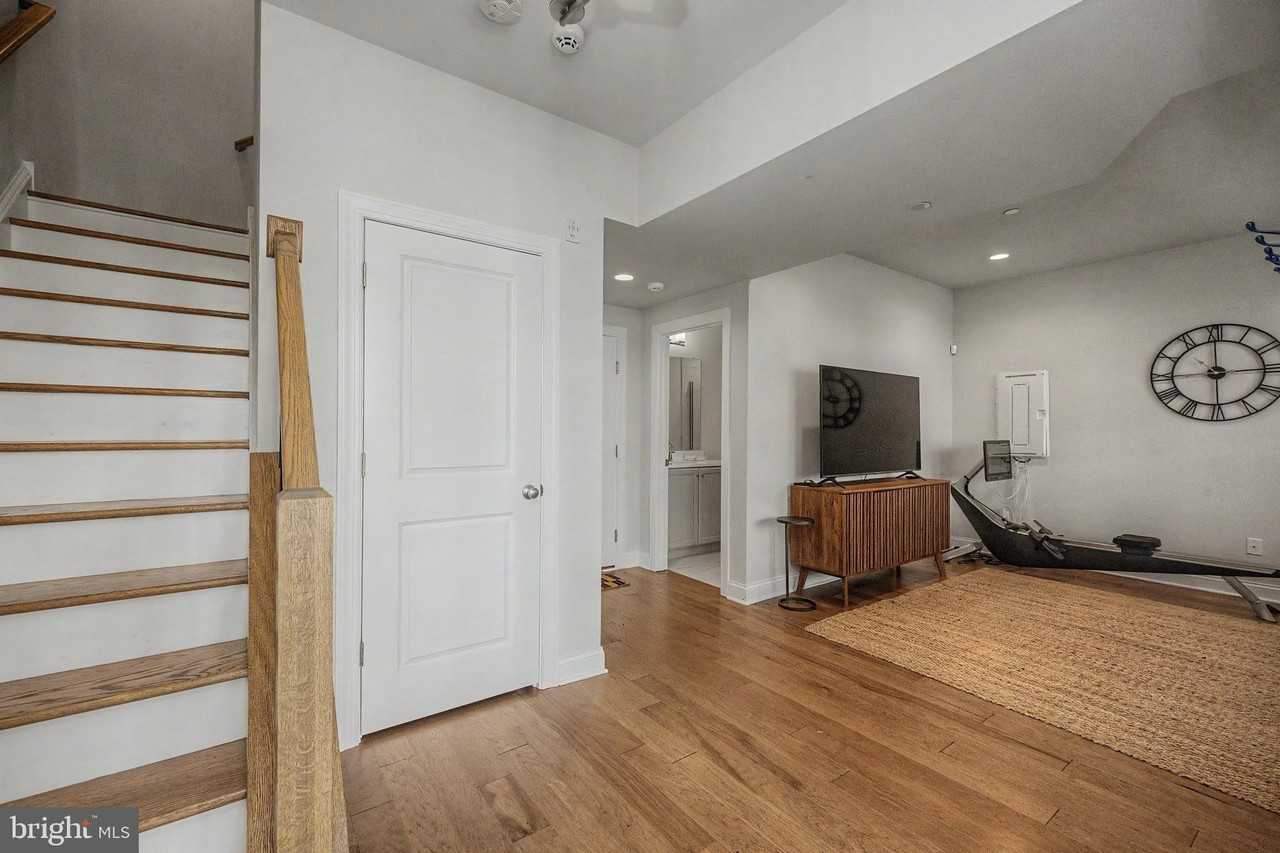 300 Squire Dr - Photo 3 of 43