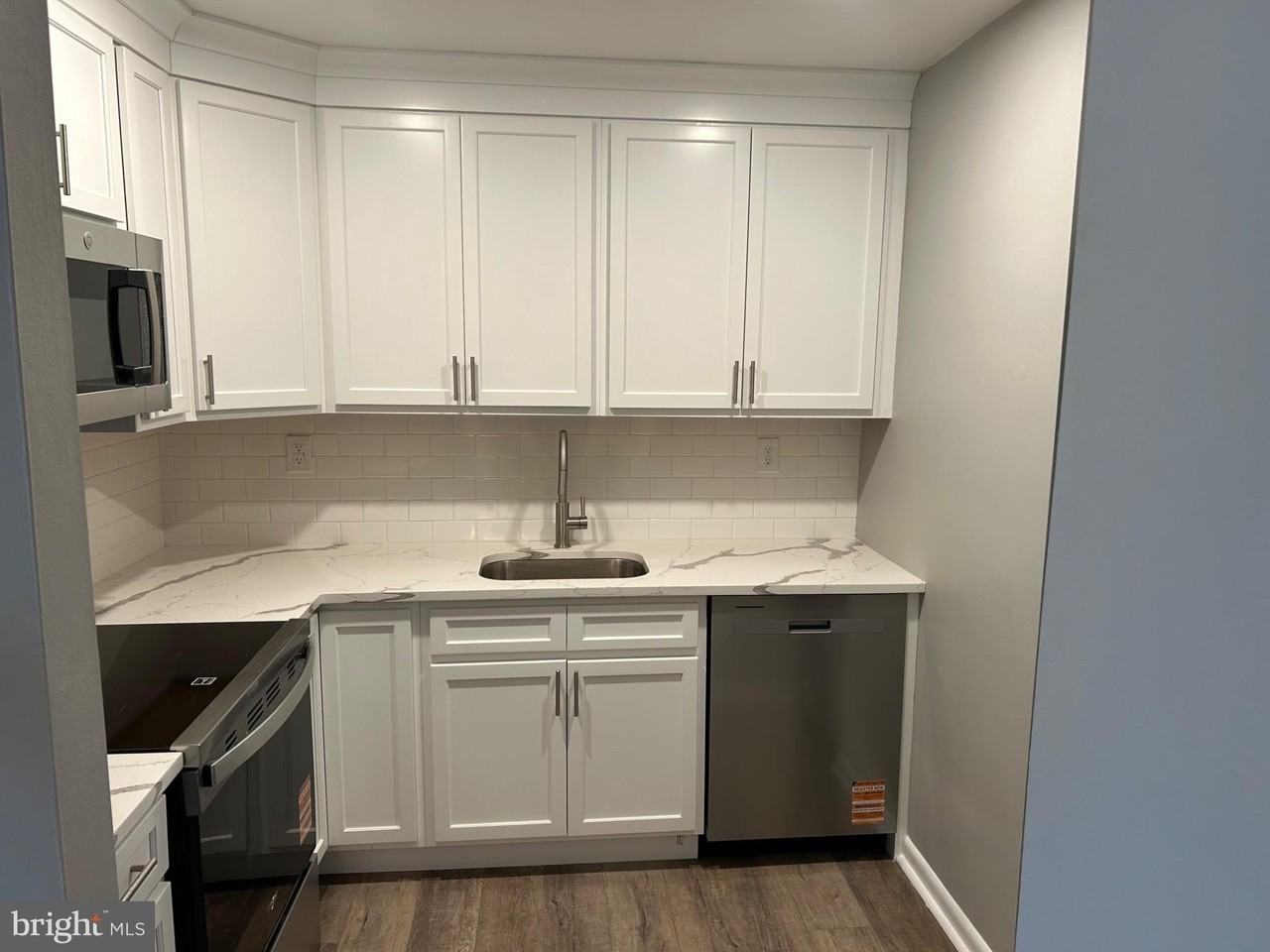 839 Garrett Ln - Photo 3 of 20