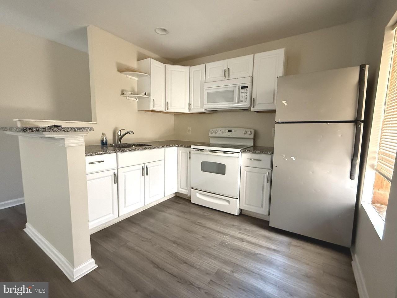 15 W 10th St #B - Photo 5 of 12
