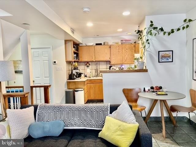 2620 Poplar St #2 - Photo 4 of 21