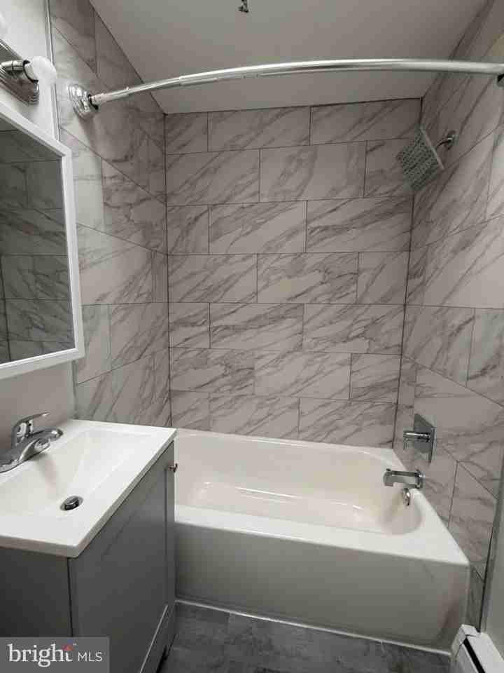 6020 N Warnock St #C - Photo 3 of 7