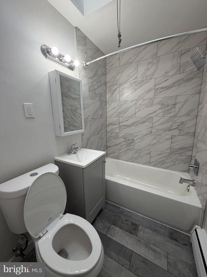6020 N Warnock St #C - Photo 4 of 7