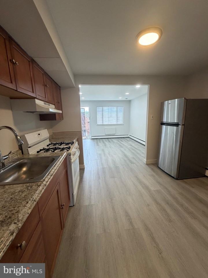6020 N Warnock St #C - Photo 5 of 7