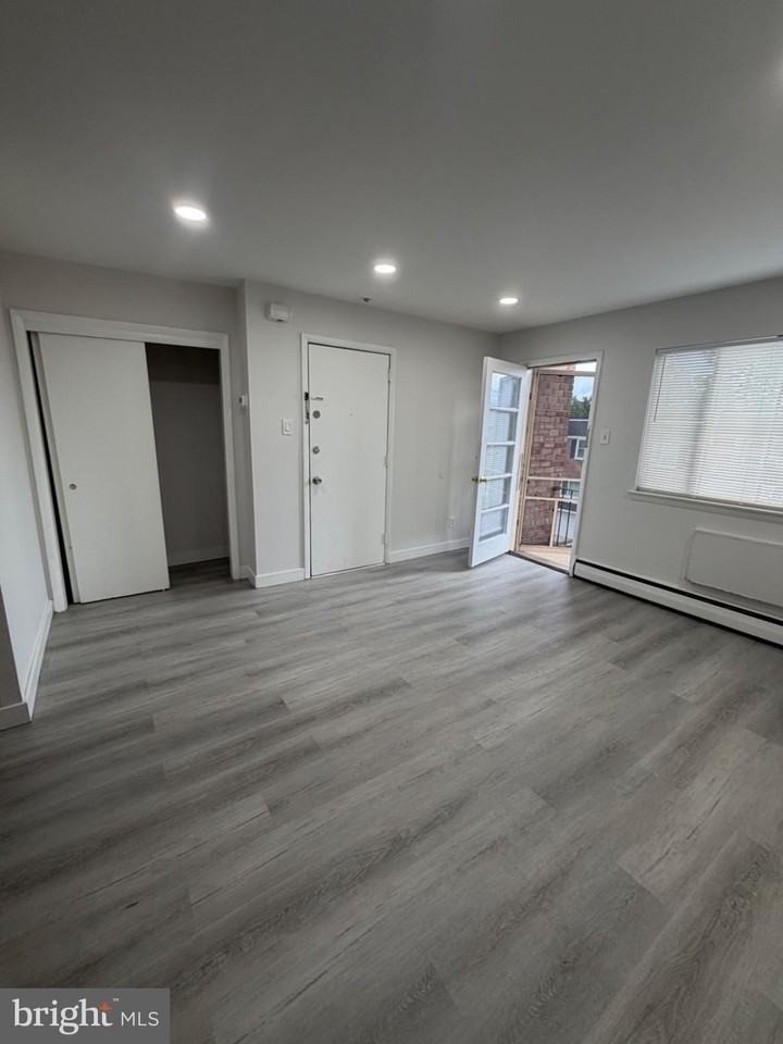 6020 N Warnock St #C - Photo 6 of 7