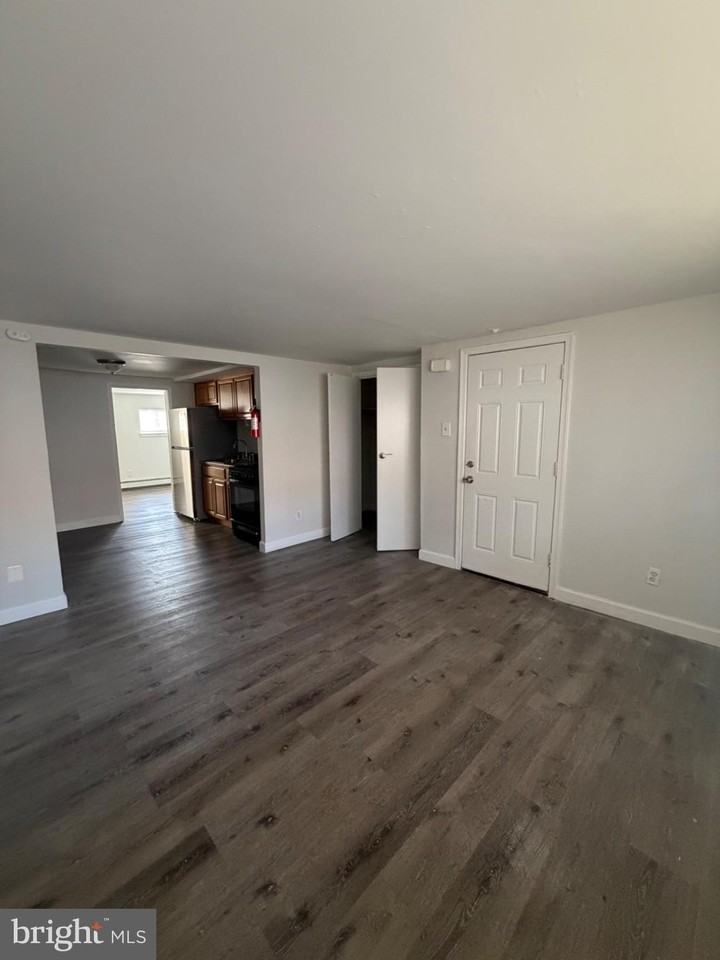 6016 N Warnock St #E - Photo 3 of 10
