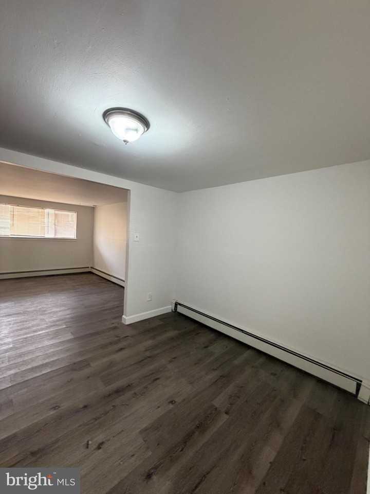 6016 N Warnock St #E - Photo 4 of 10