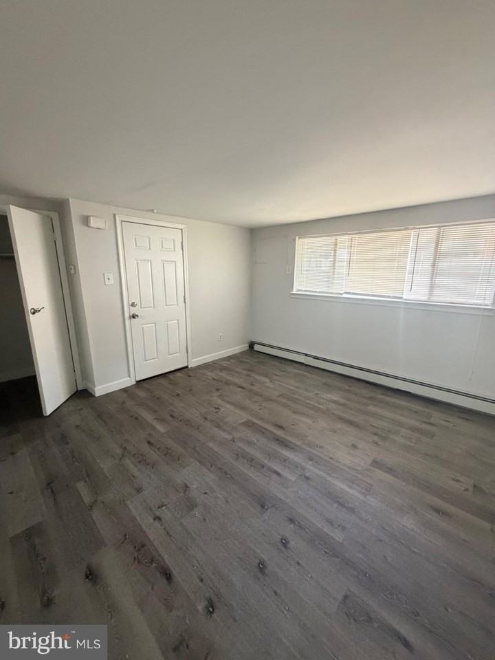 6016 N Warnock St #E - Photo 6 of 10