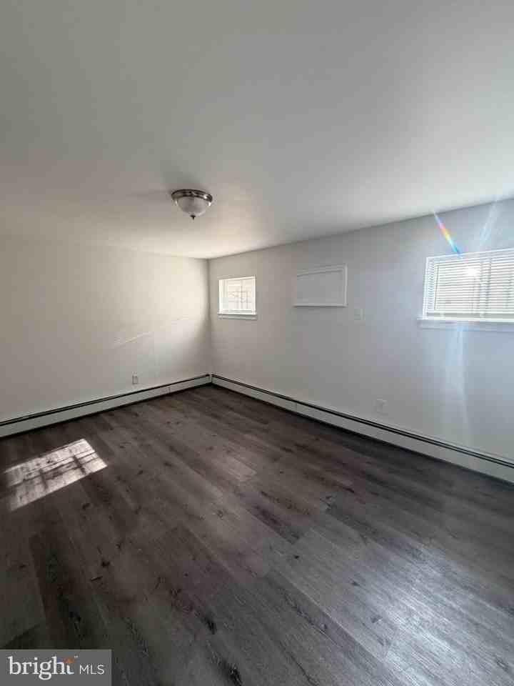 6016 N Warnock St #E - Photo 7 of 10