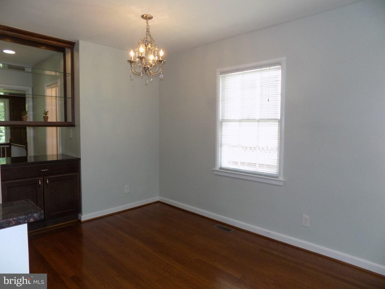 138 S Abingdon St - Photo 5 of 35