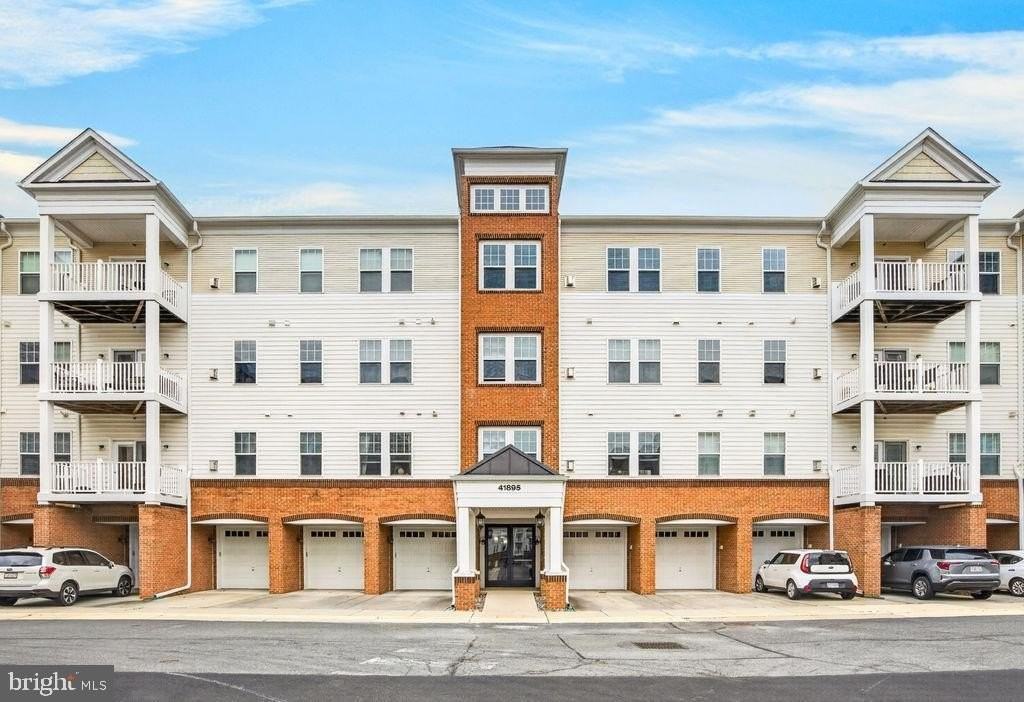 41895 Cathedral Valley Sq #401