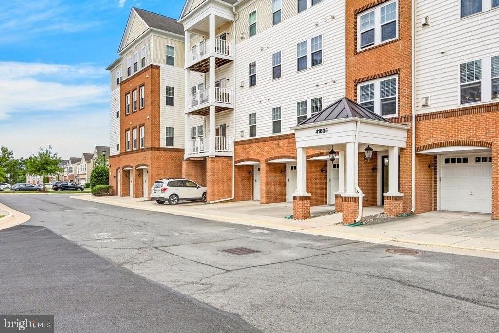 41895 Cathedral Valley Sq #401 - Photo 4 of 50