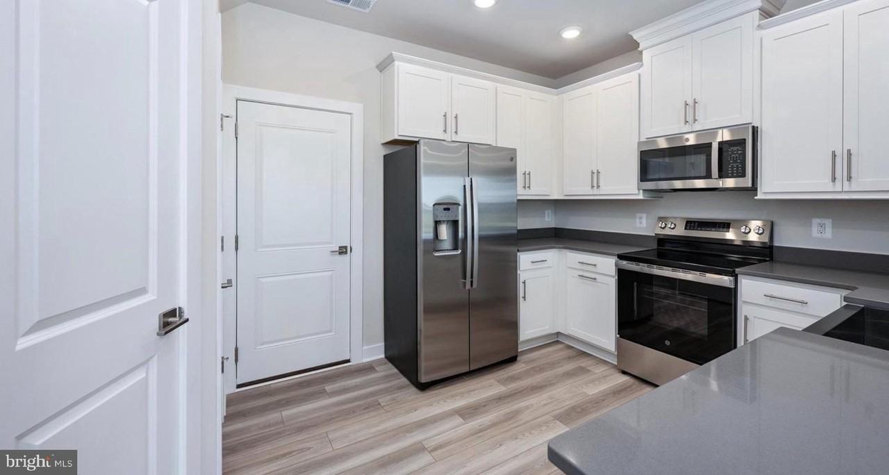 20189 Northpark Dr - Photo 4 of 13
