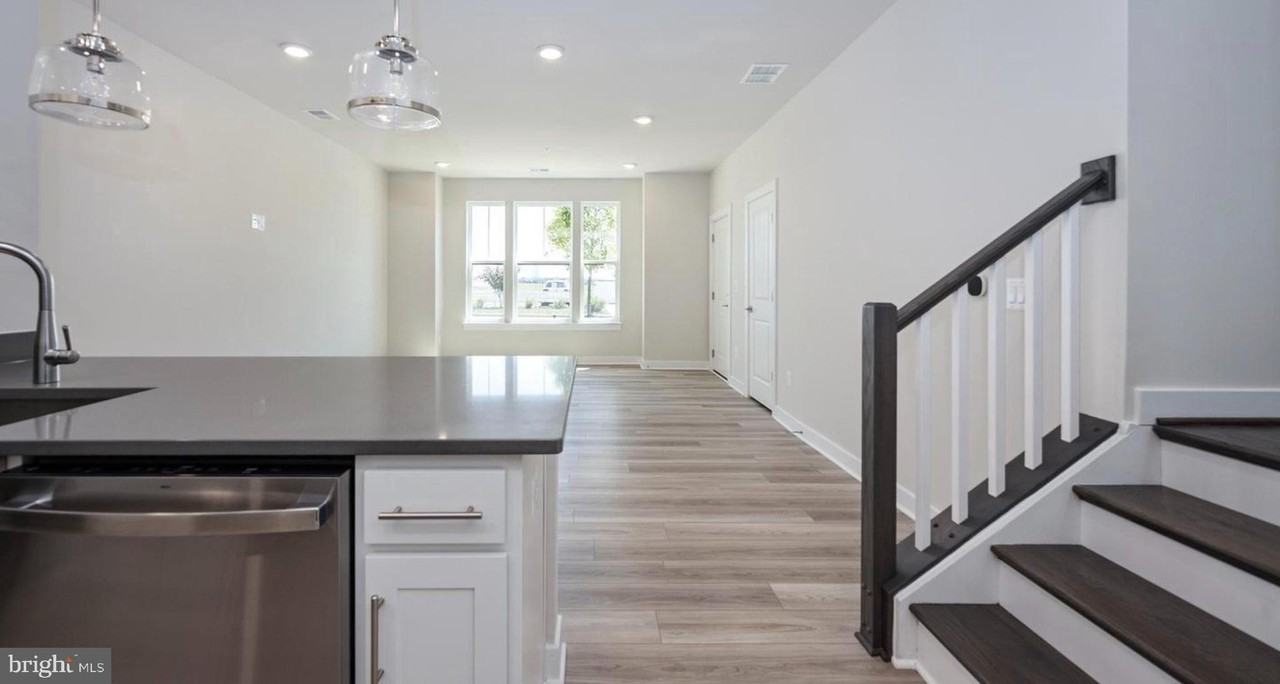 20189 Northpark Dr - Photo 5 of 13