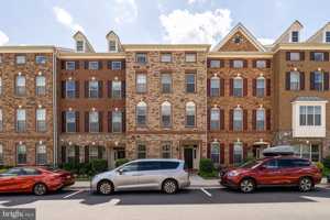 featured image of 22489 Naugatuck Sq
