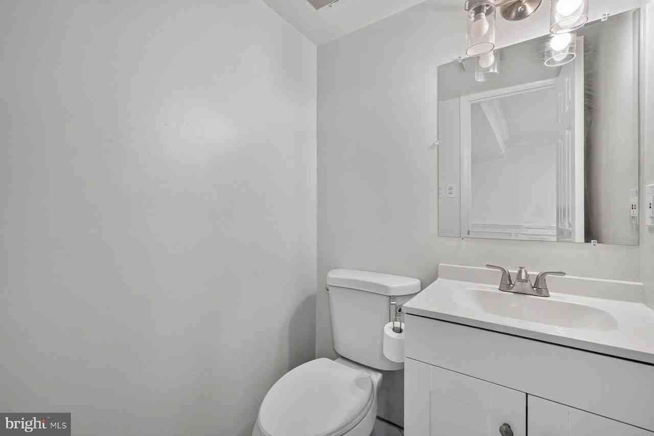 8995 Bonham Cir - Photo 6 of 37