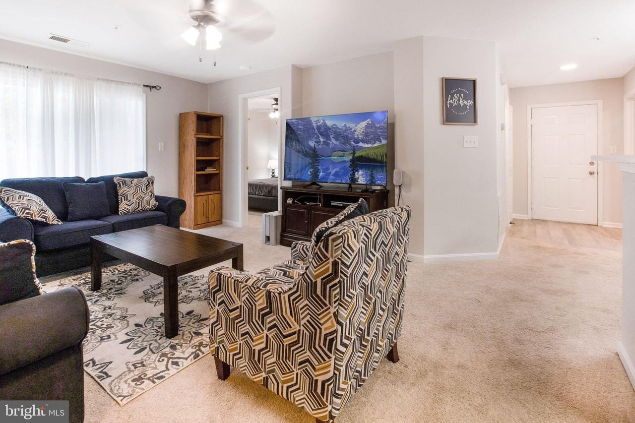 1049 Gardenview Loop #204 - Photo 7 of 33
