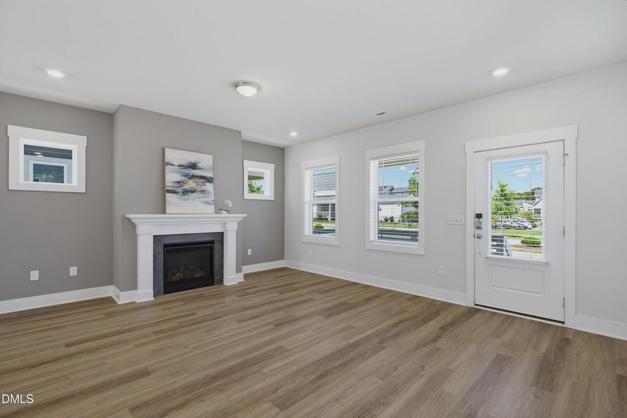 682 Vine Pkwy - Photo 3 of 26