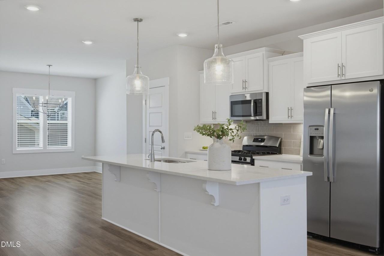 682 Vine Pkwy - Photo 4 of 26