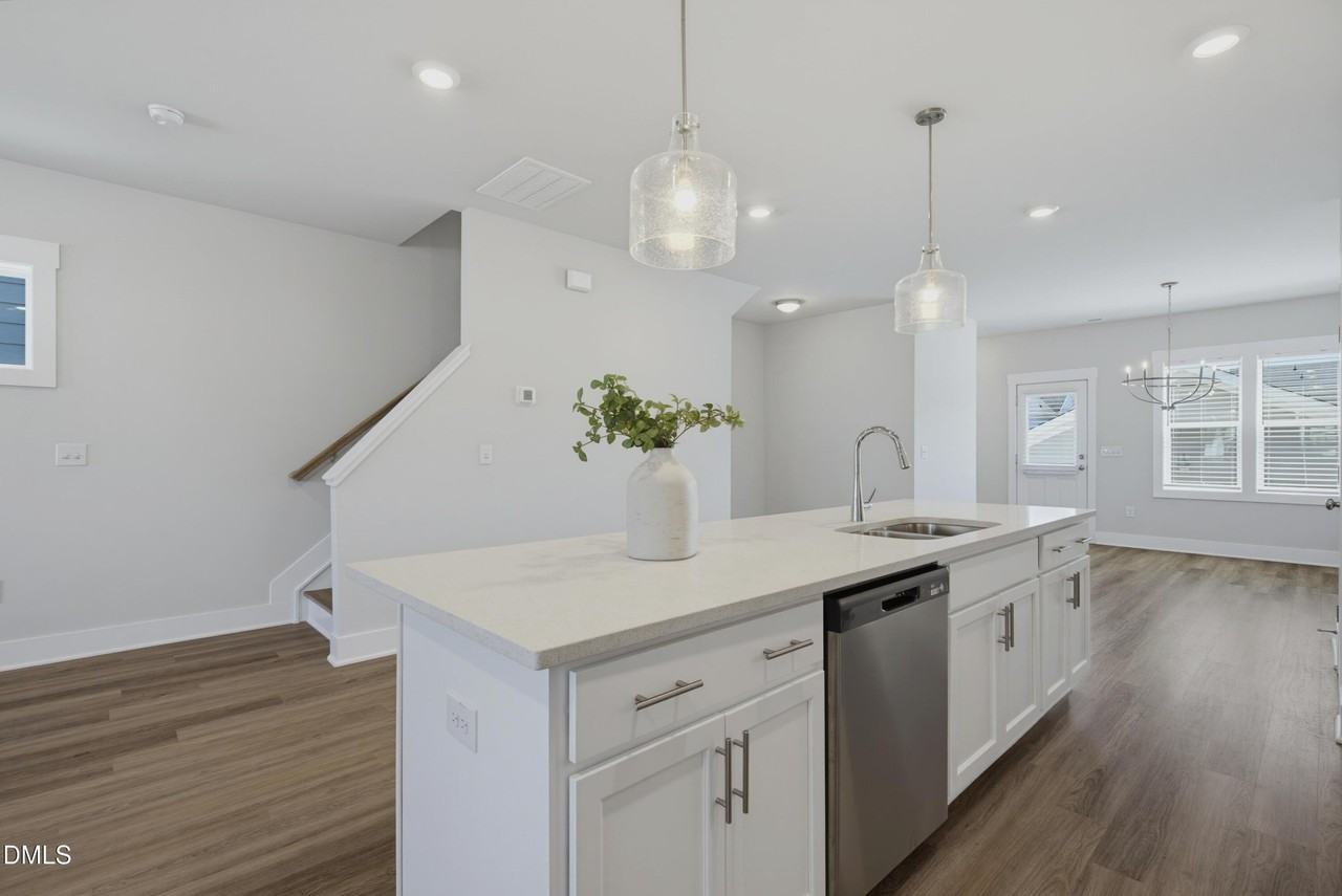 682 Vine Pkwy - Photo 5 of 26