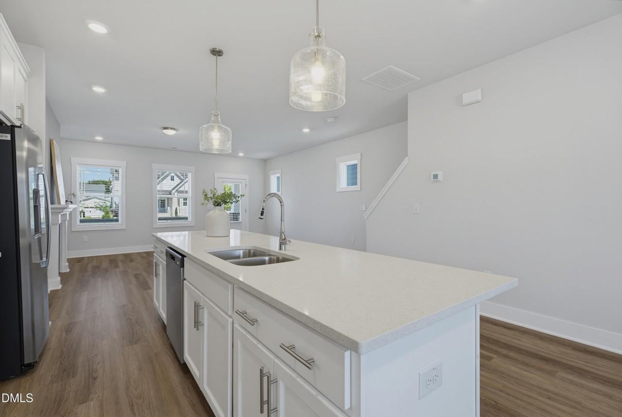 682 Vine Pkwy - Photo 6 of 26