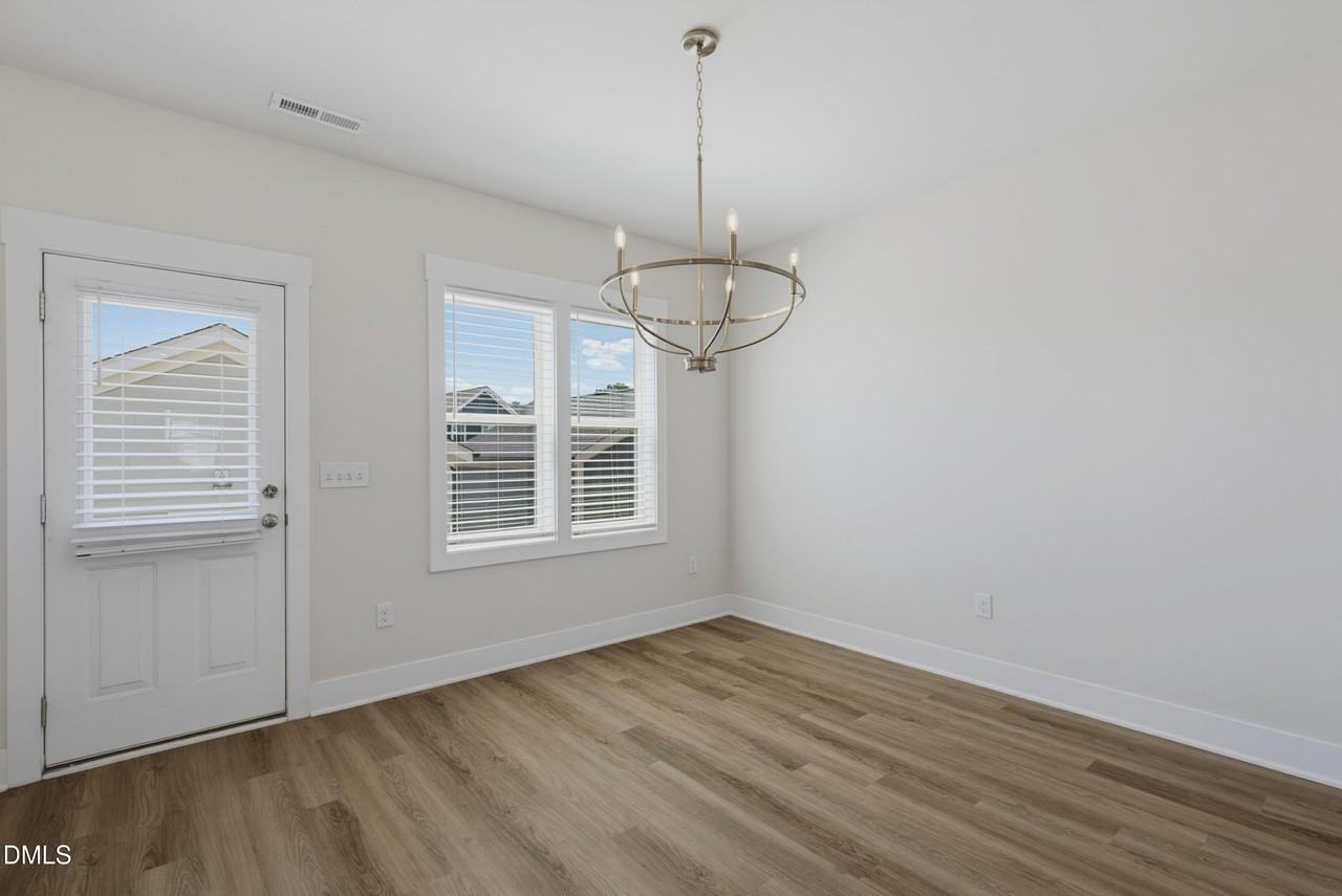 682 Vine Pkwy - Photo 7 of 26