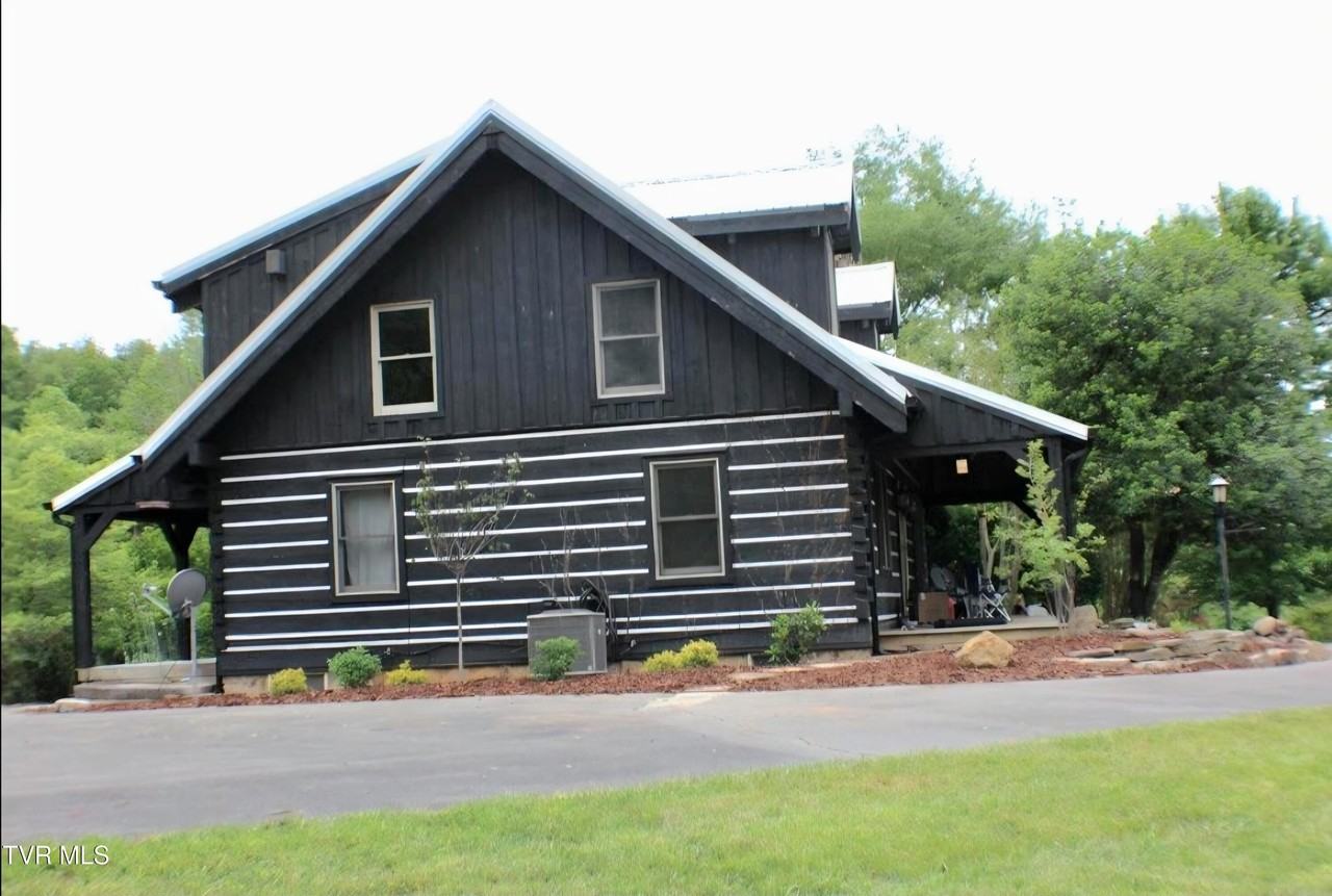 1524 Burem Rd - Photo 3 of 46