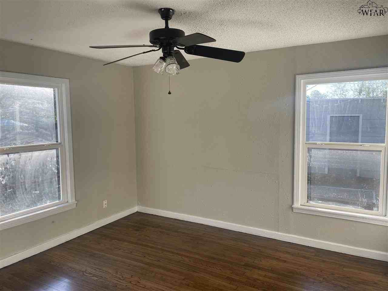 3310 Sherwood Ln - Photo 4 of 7