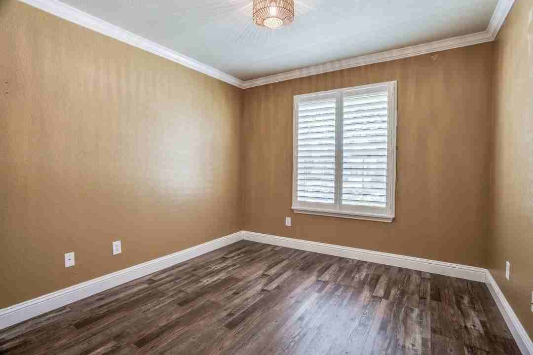 1609 Broadmoor Dr - Photo 4 of 12
