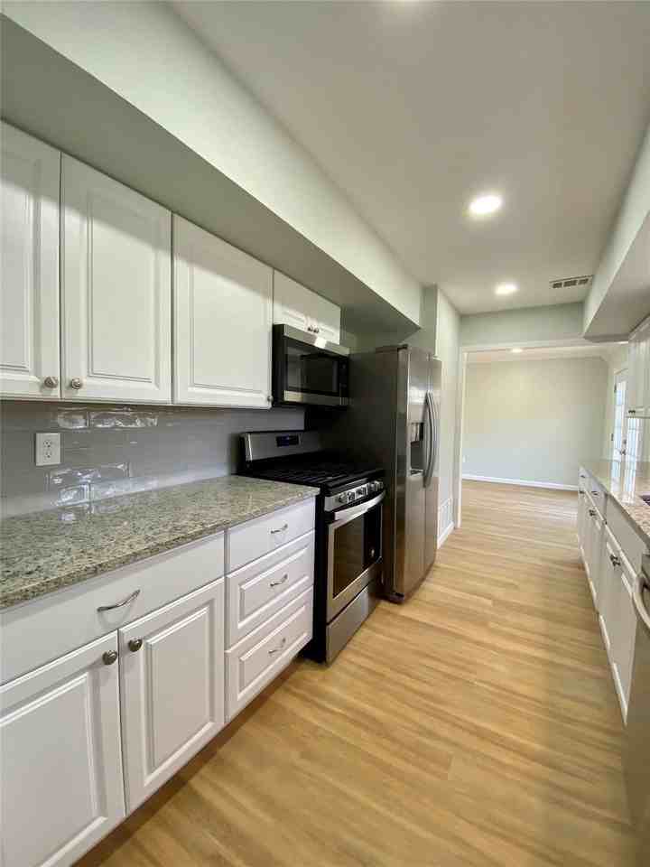 2859 Linhaven Dr - Photo 3 of 10