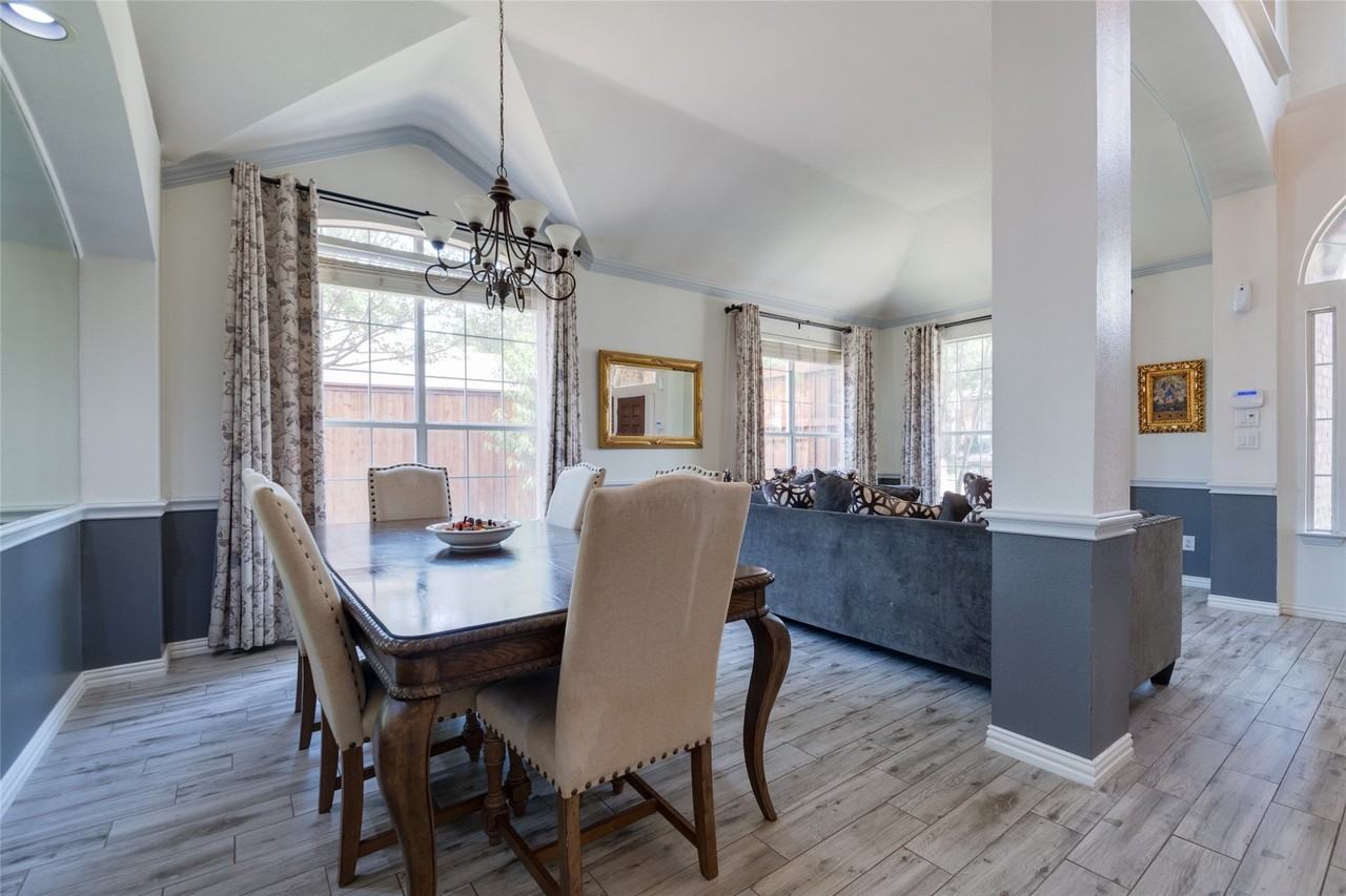 11761 Waterford Ln - Photo 6 of 30