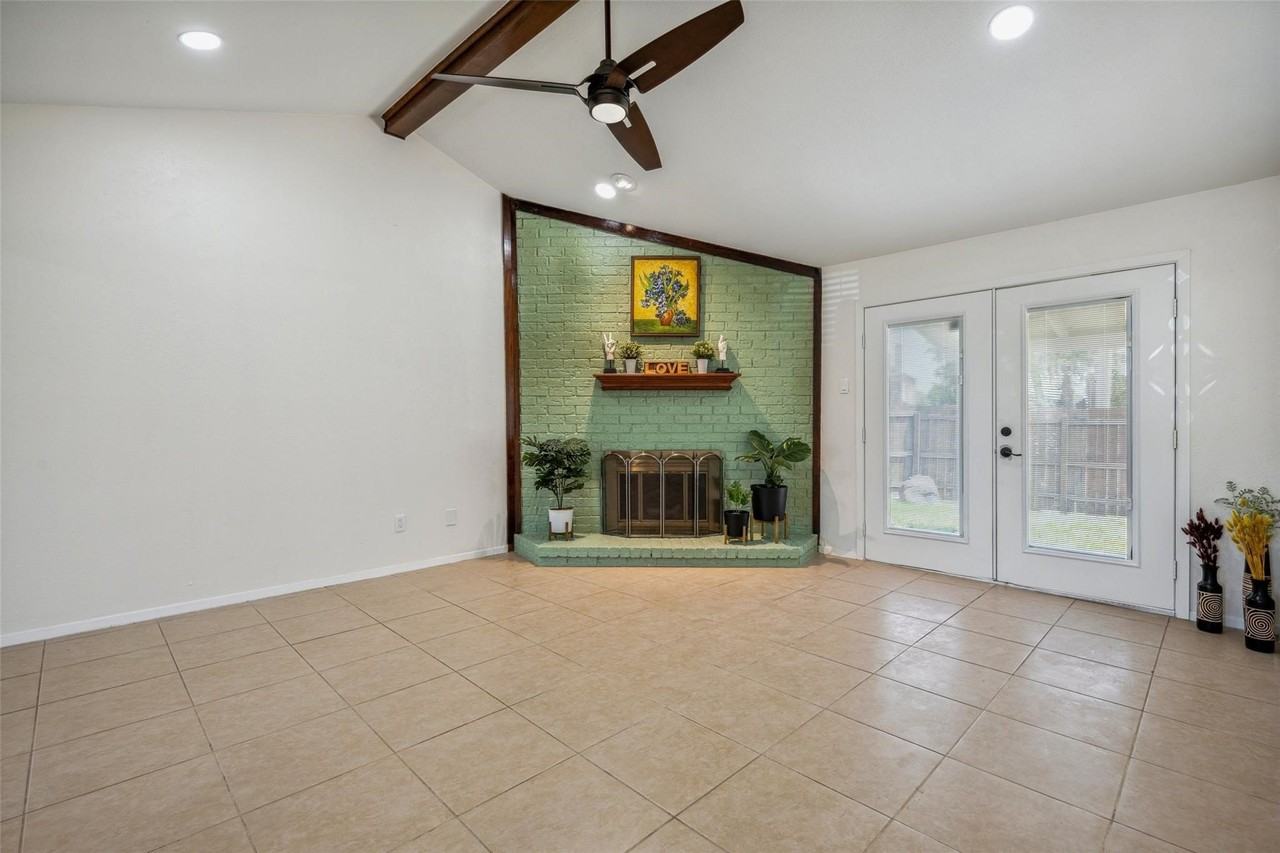 1138 Southwood Ct - Photo 2 of 24