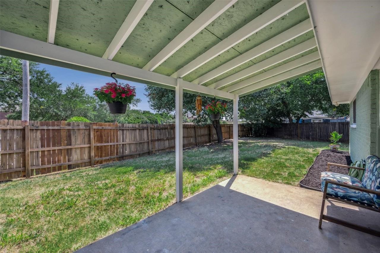 1138 Southwood Ct - Photo 4 of 24