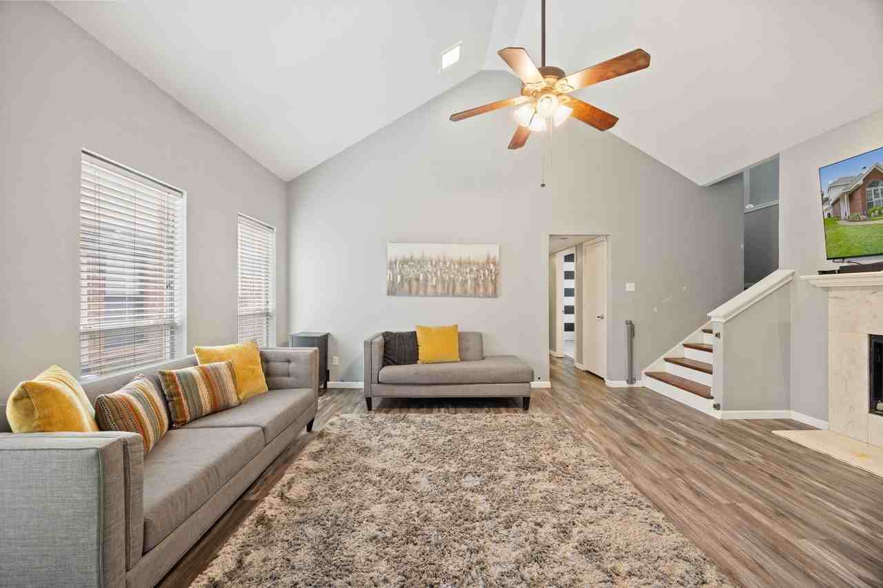 2016 Falcon Ridge Dr #B - Photo 3 of 11