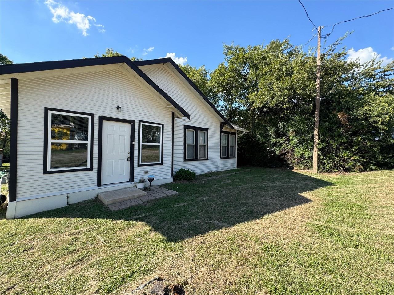 2109 N Elm St - Photo 2 of 33