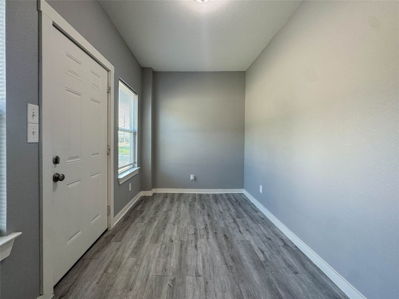 2109 N Elm St - Photo 3 of 33