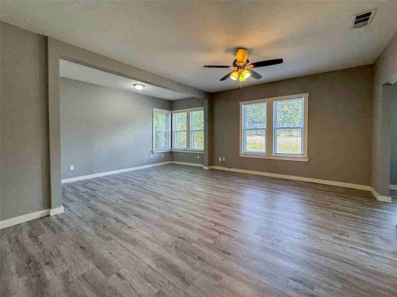 2109 N Elm St - Photo 7 of 33