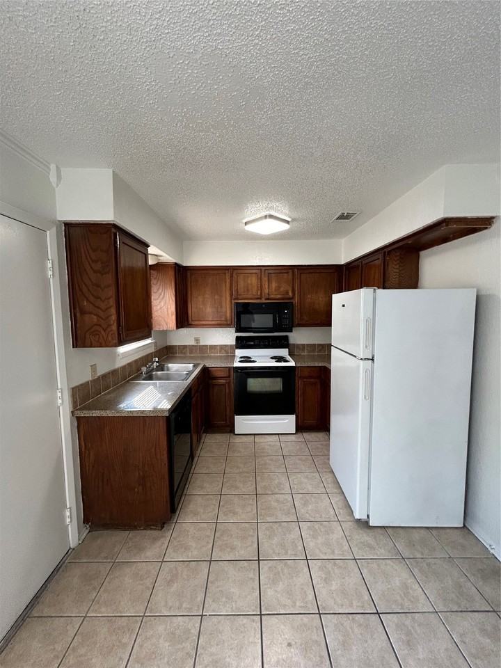 3006 W Sycamore Cir - Photo 5 of 16