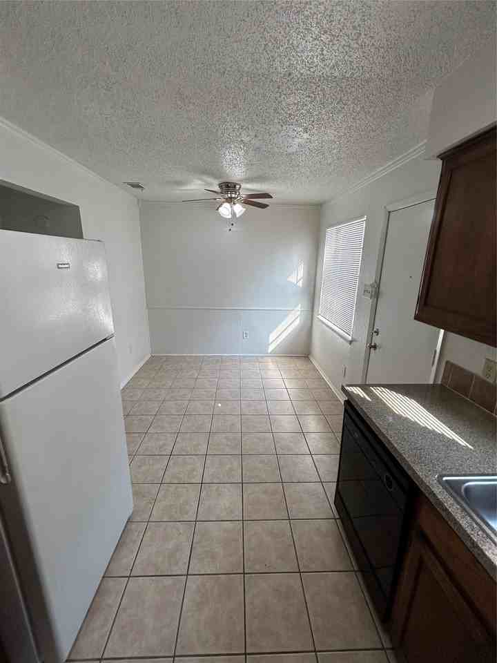 3006 W Sycamore Cir - Photo 6 of 16
