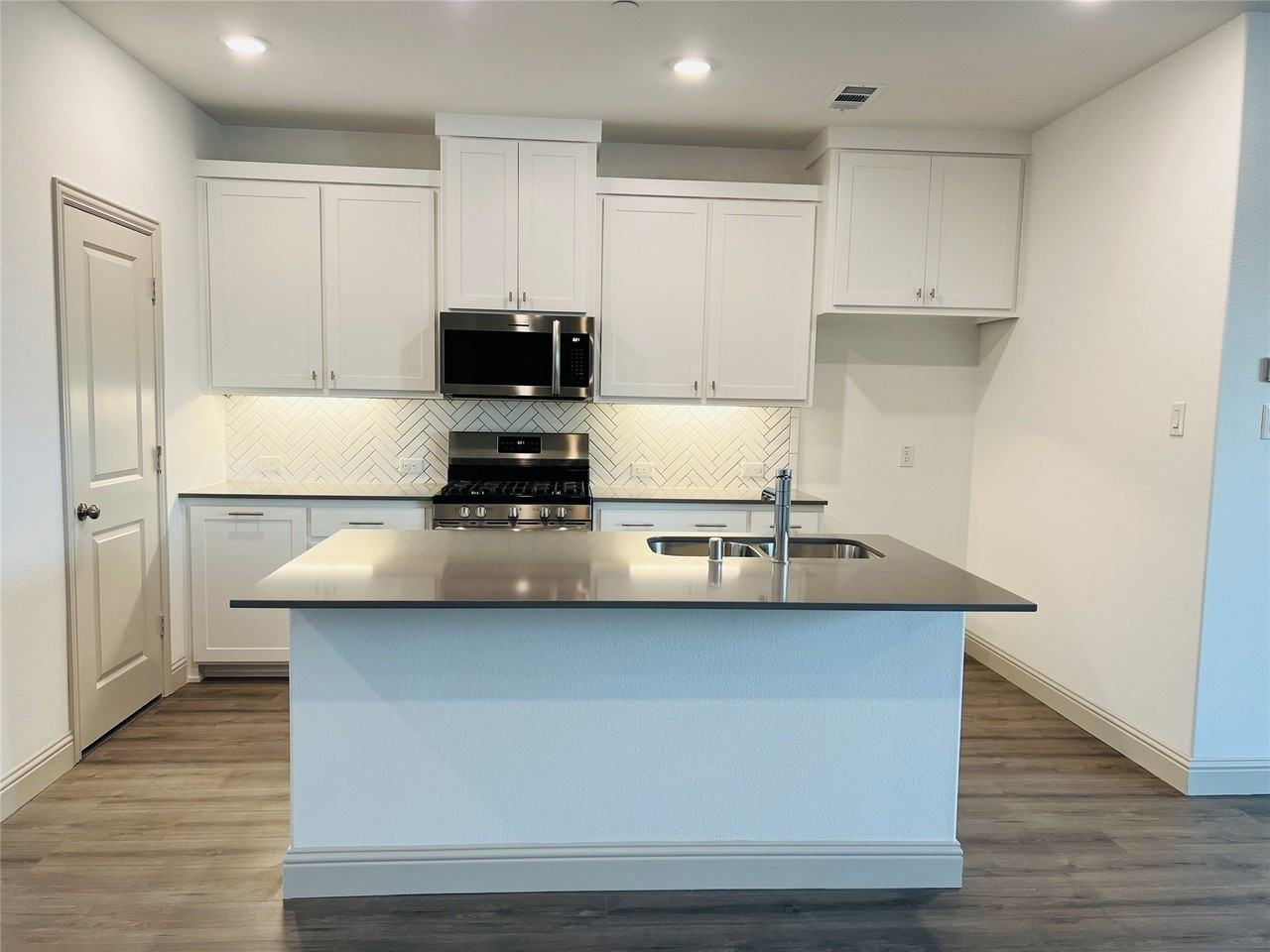 13060 Teton St - Photo 6 of 21