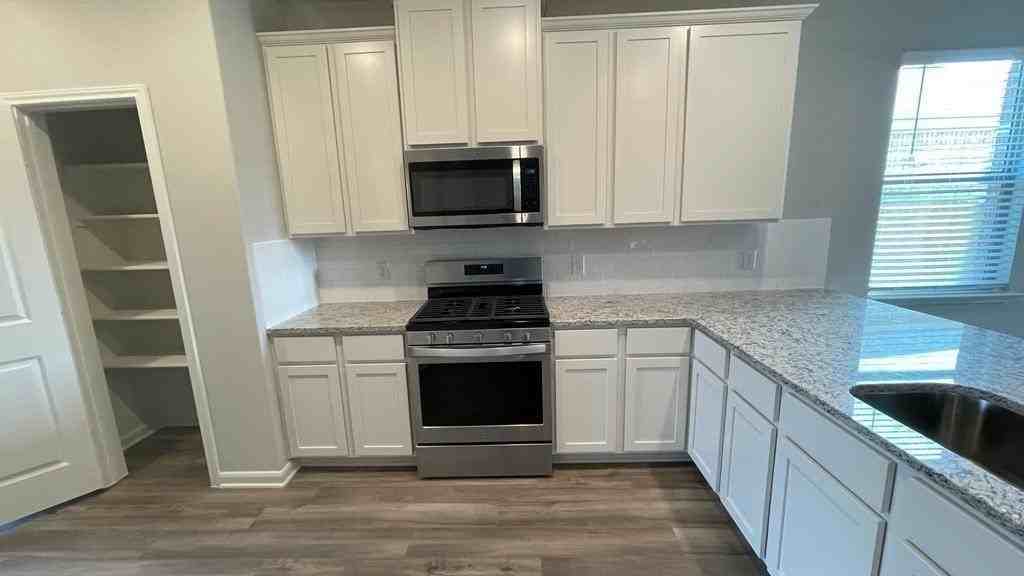 137 Emma Dr - Photo 3 of 40