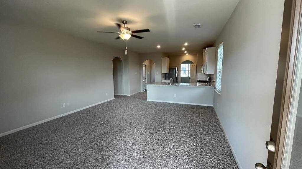 137 Emma Dr - Photo 5 of 40